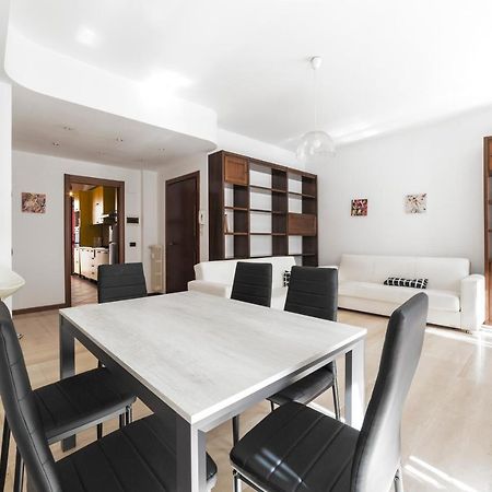 Cenisio M5 Lovely Apartment - With Balcony! Milan Luaran gambar